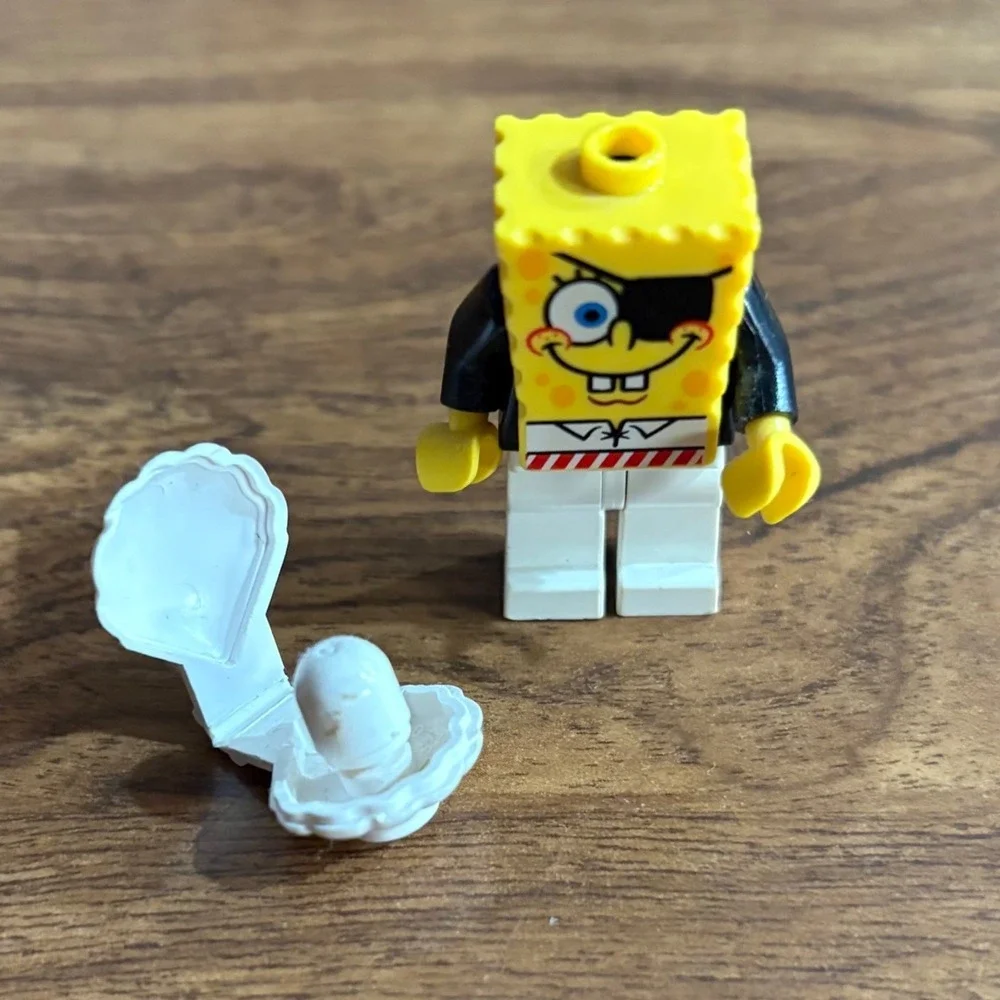LEGO SpongeBob SquarePants Tuxedo Minifigure with Eye Patch bob010 and Clam